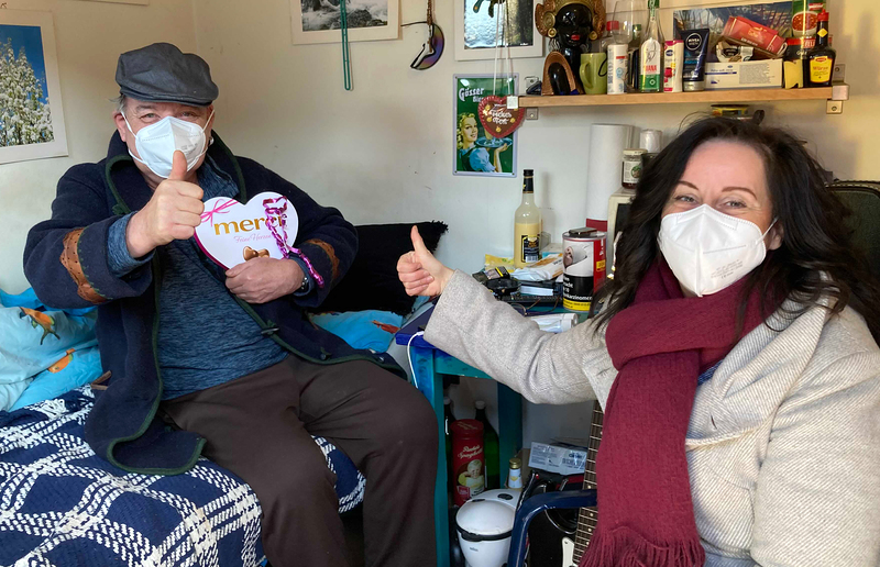 Margit Huber Margit spricht mit Erich über die Liebe.